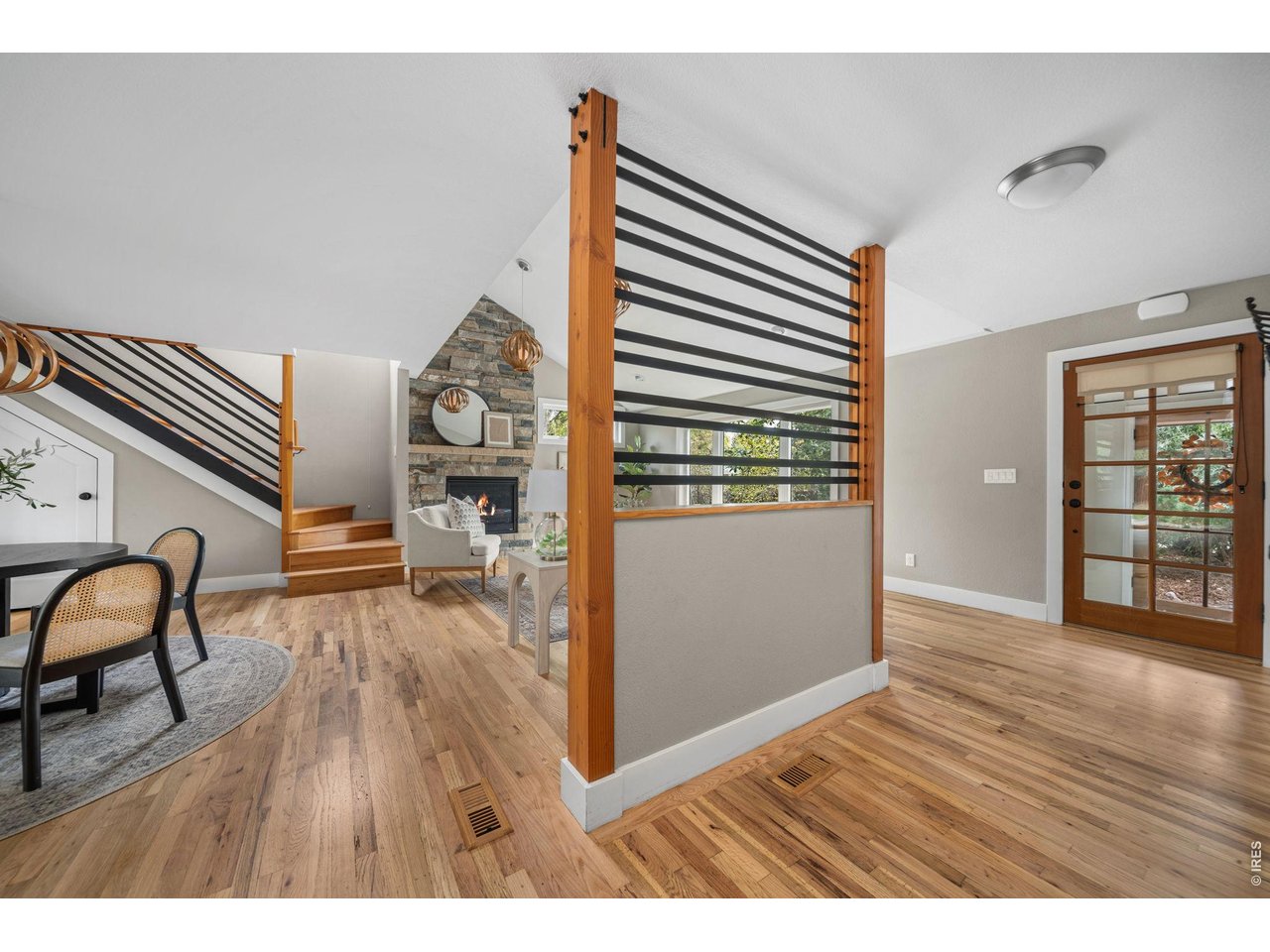 700 Locust St