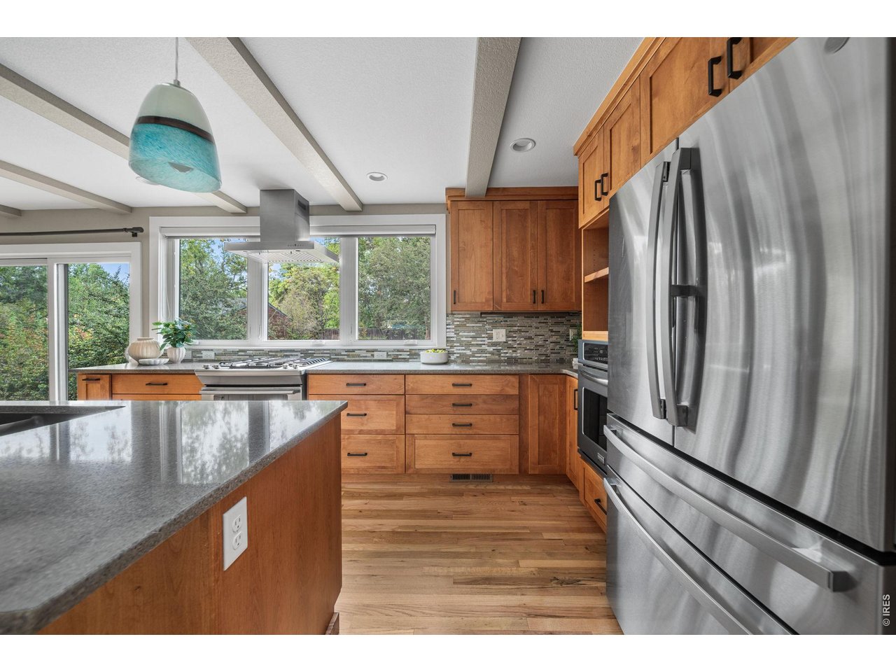 700 Locust St