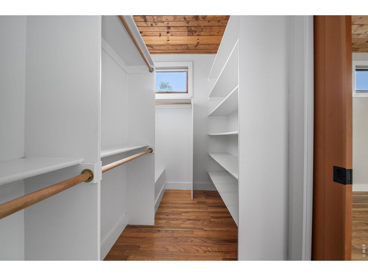 700 Locust St
