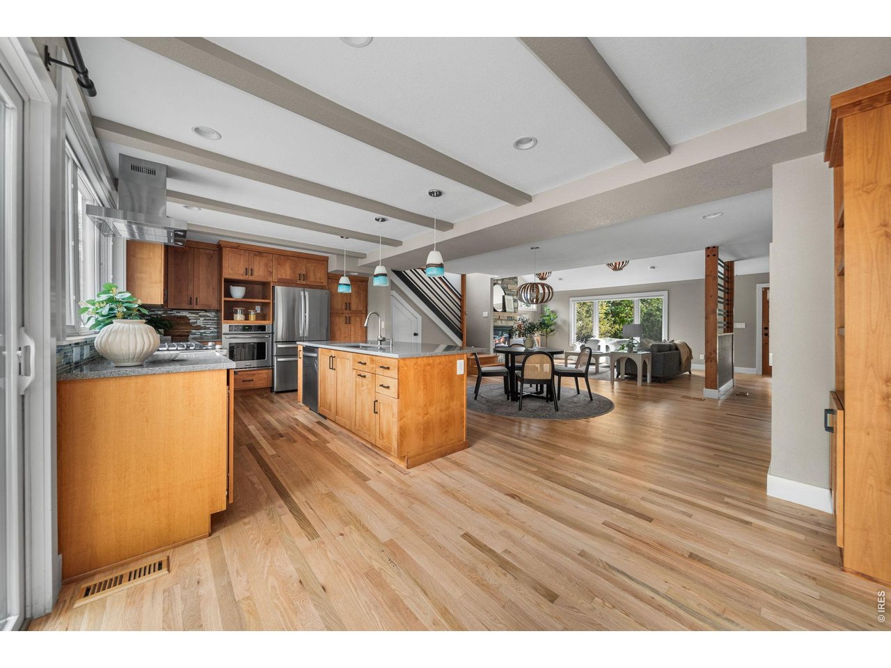 700 Locust St