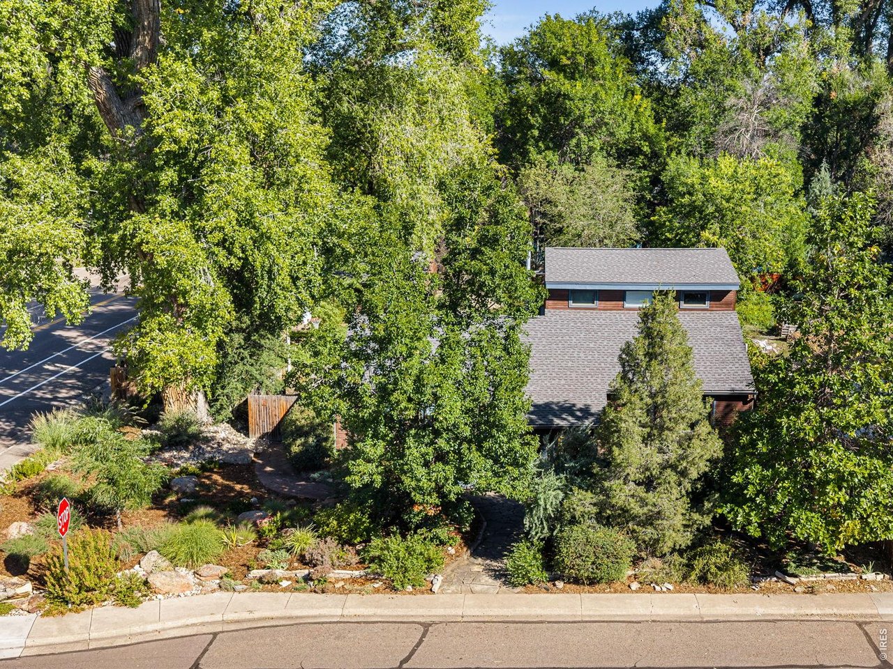 700 Locust St