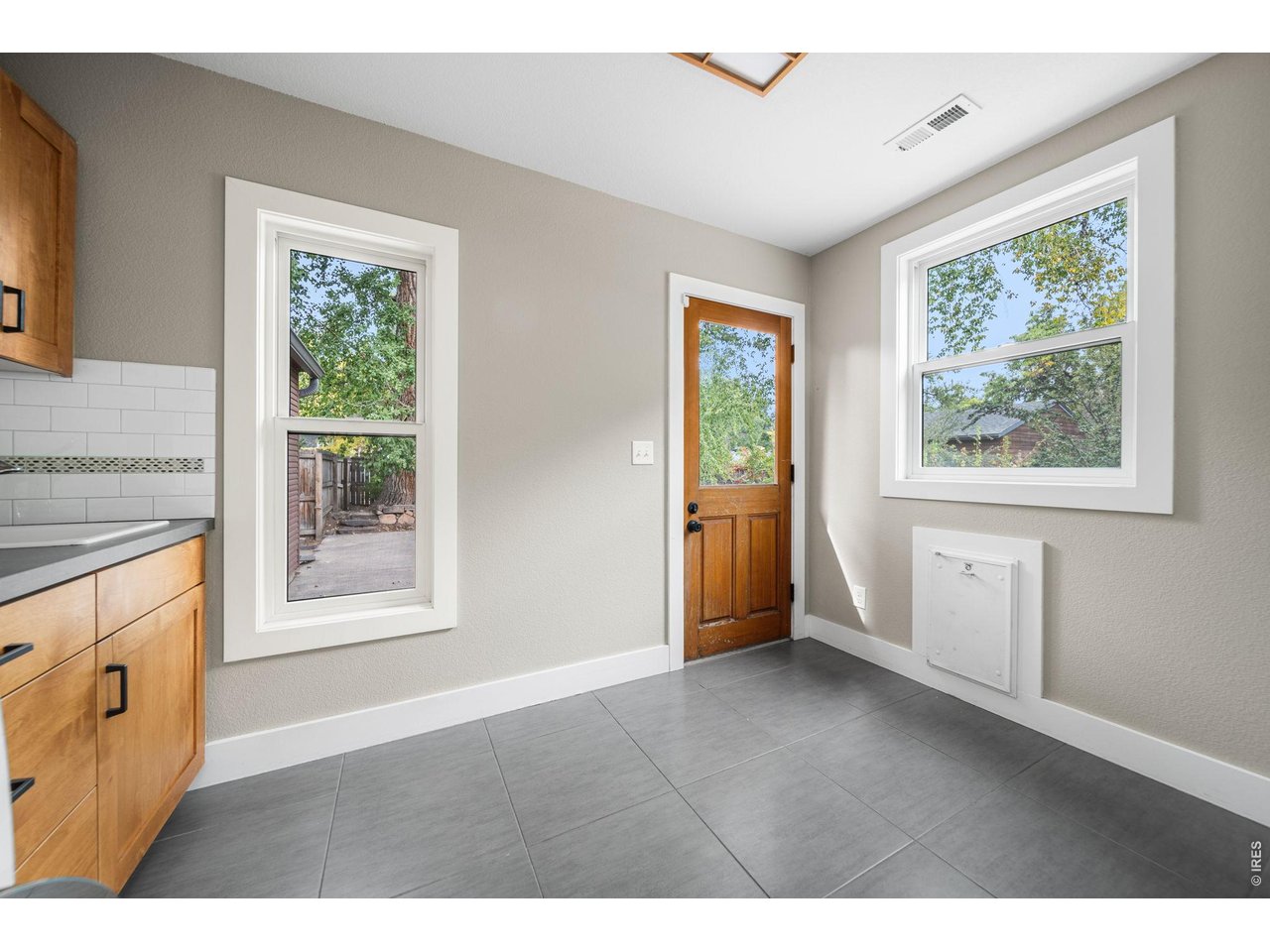 700 Locust St