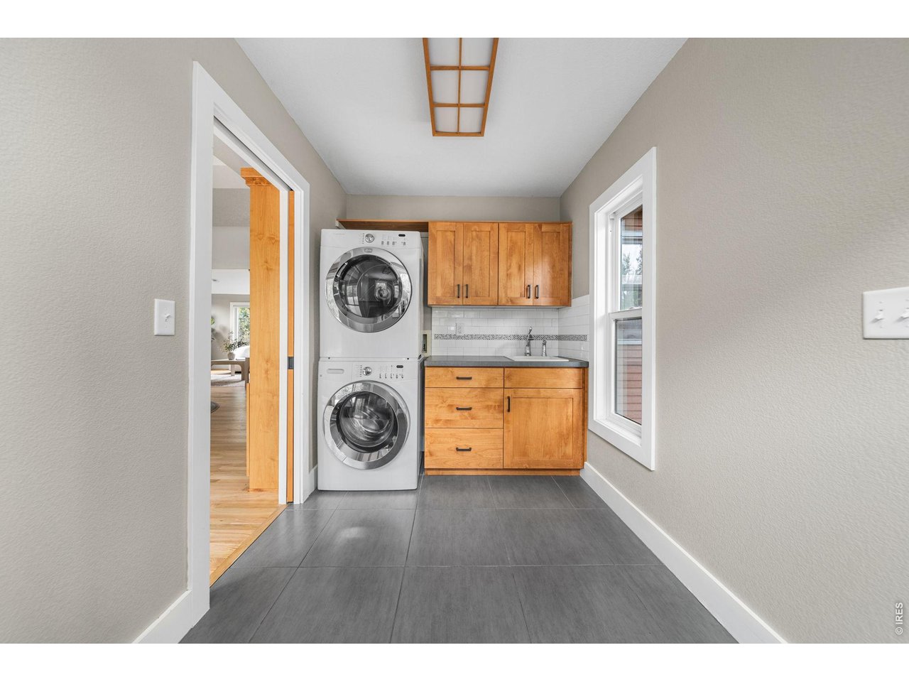 700 Locust St