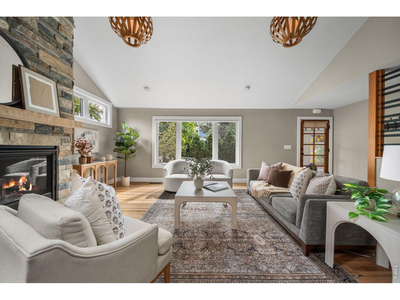 700 Locust St
