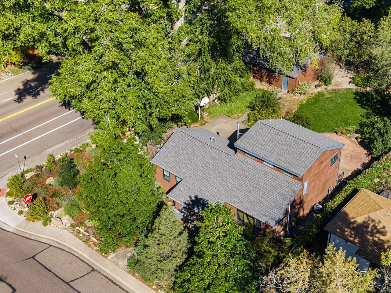 700 Locust St