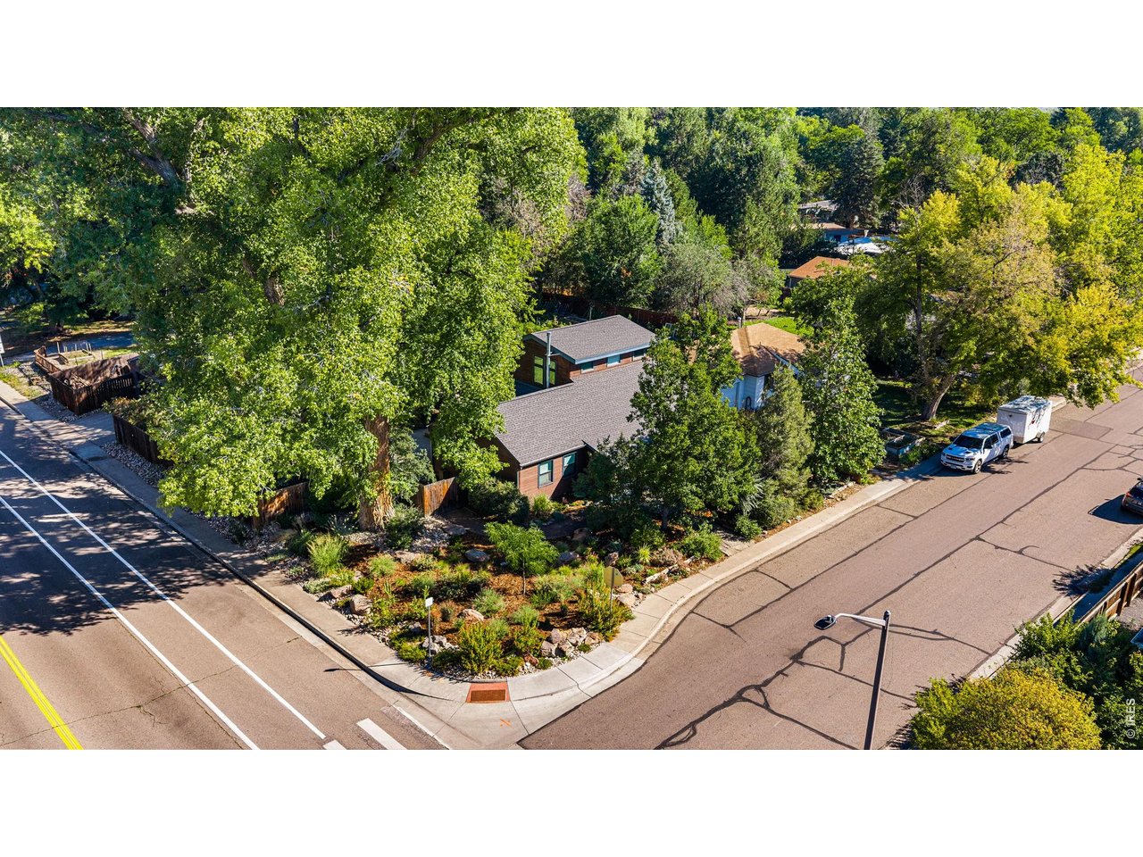 700 Locust St