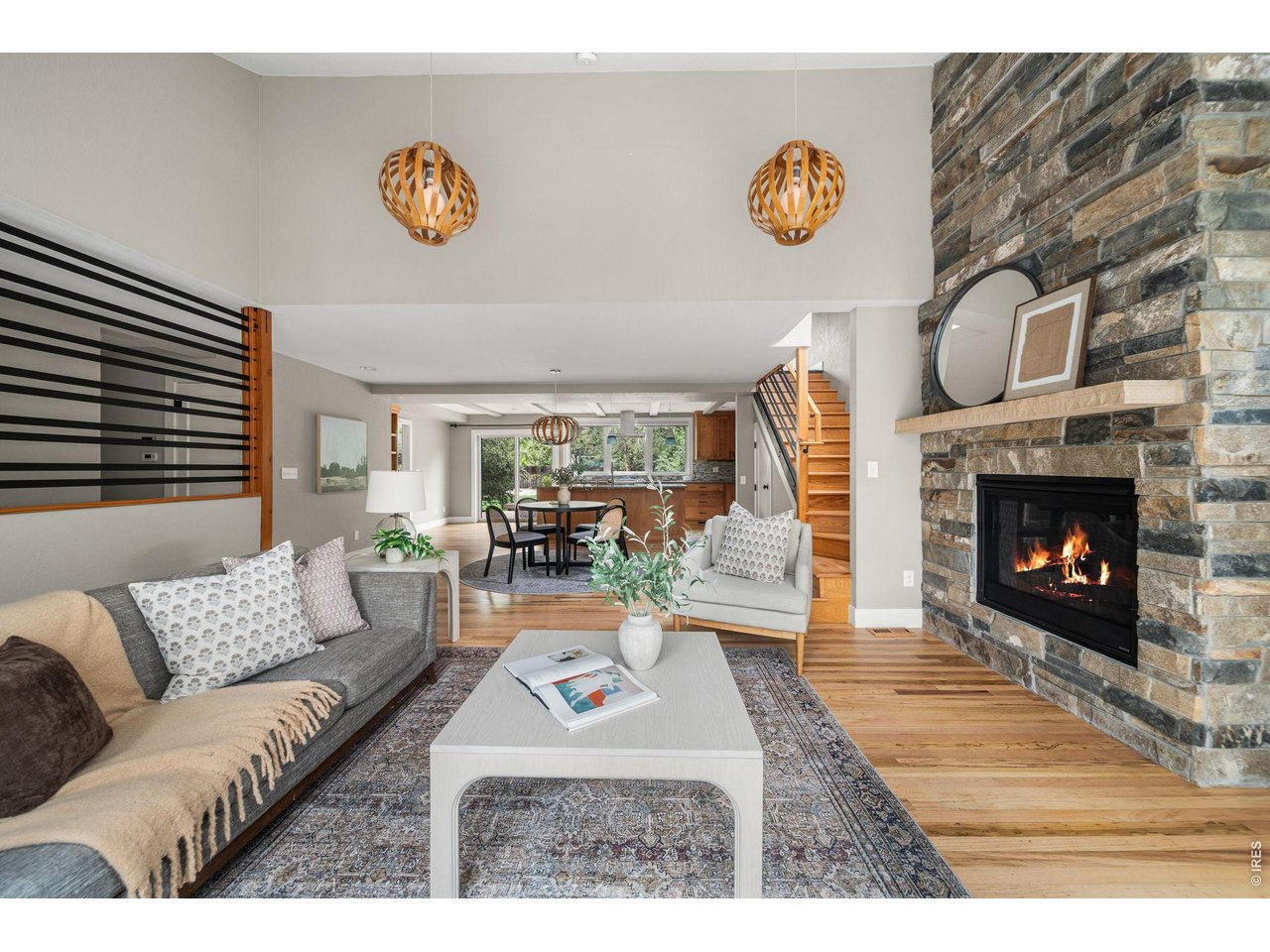700 Locust St