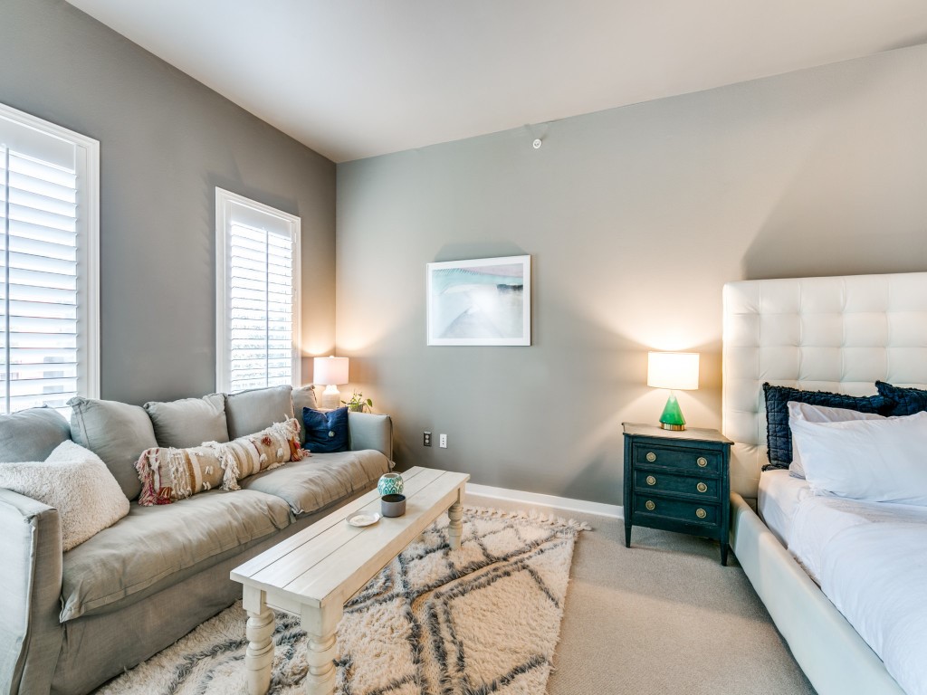 2950 Mckinney Avenue 211