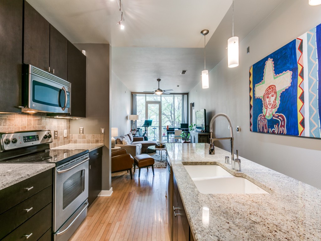 2950 Mckinney Avenue 211