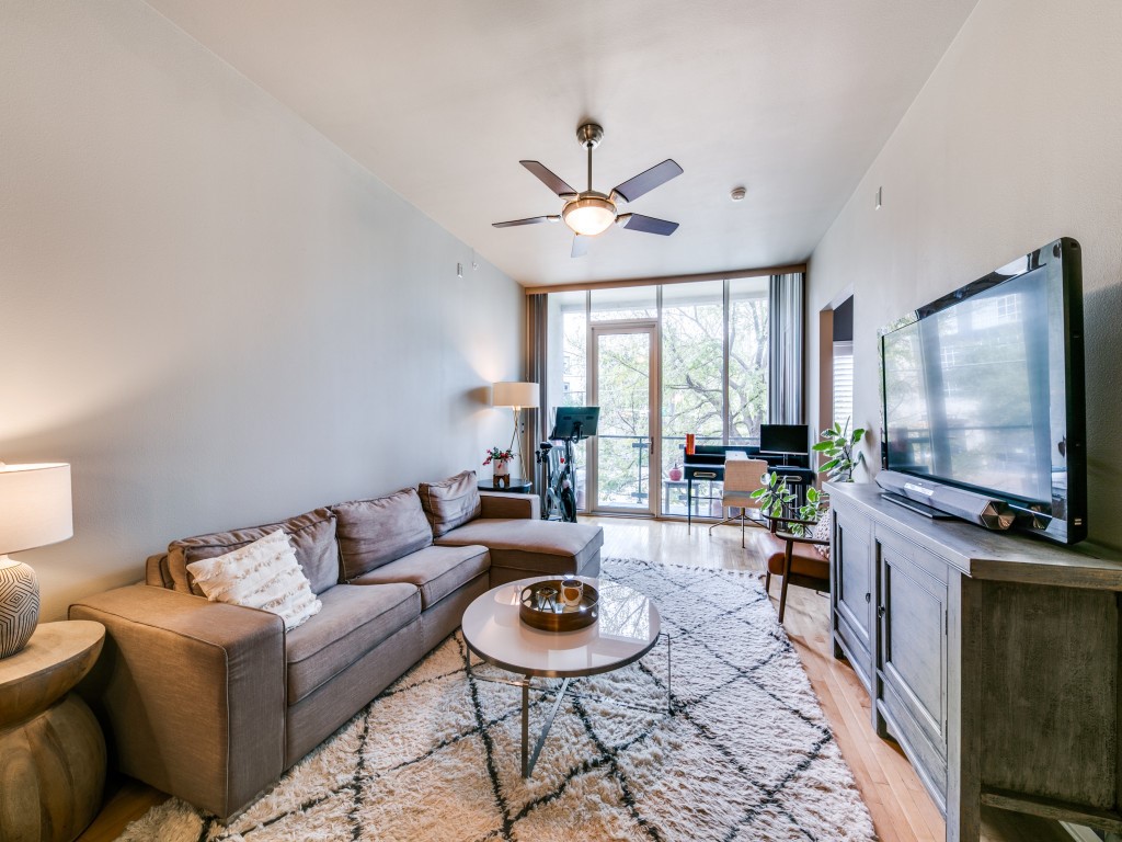 2950 Mckinney Avenue 211