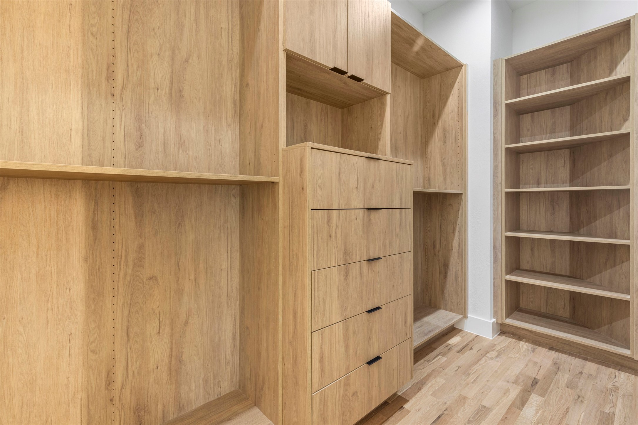 5611 Ellsworth Avenue 102