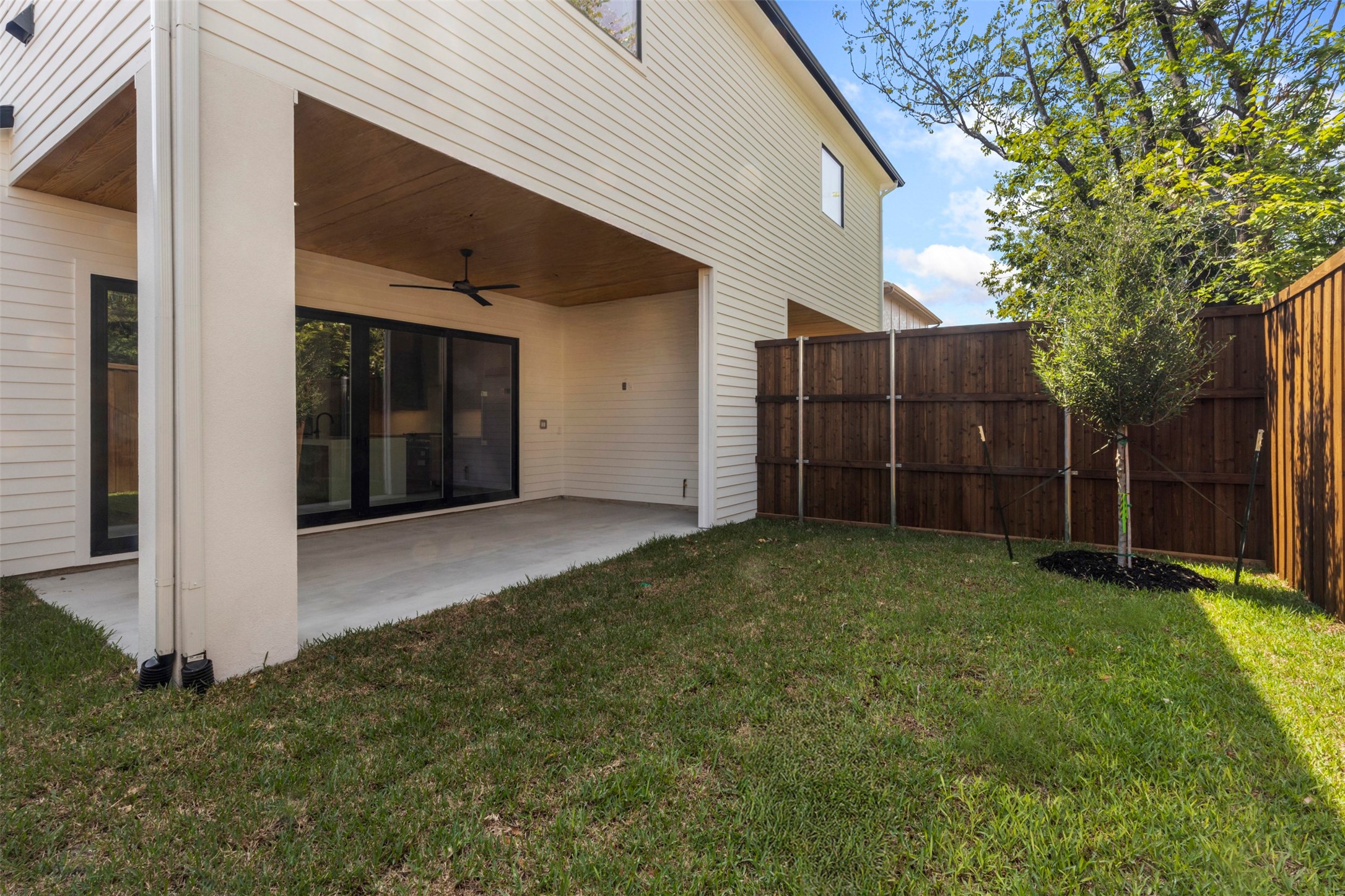 5611 Ellsworth Avenue 102