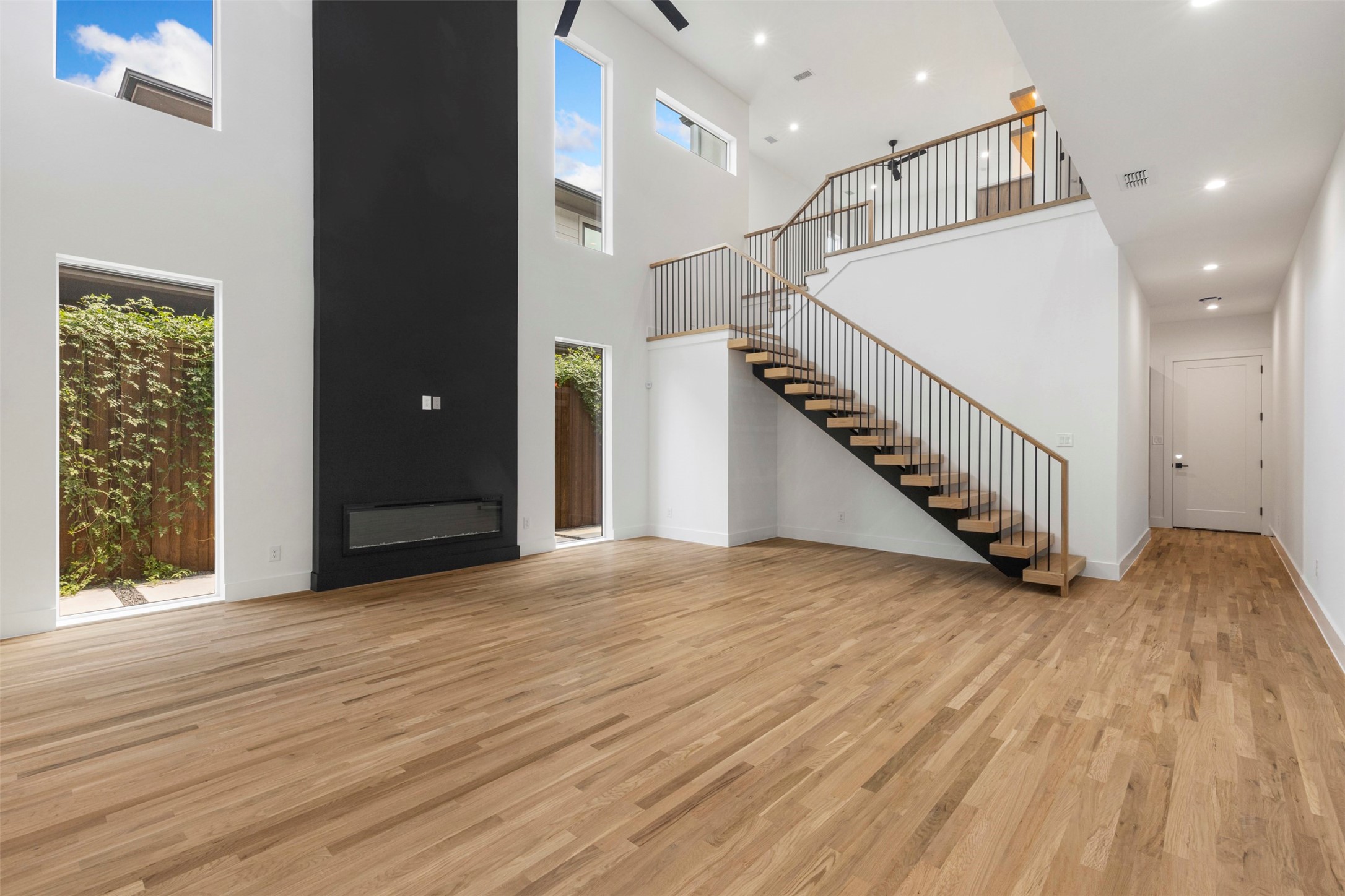 5611 Ellsworth Avenue 102