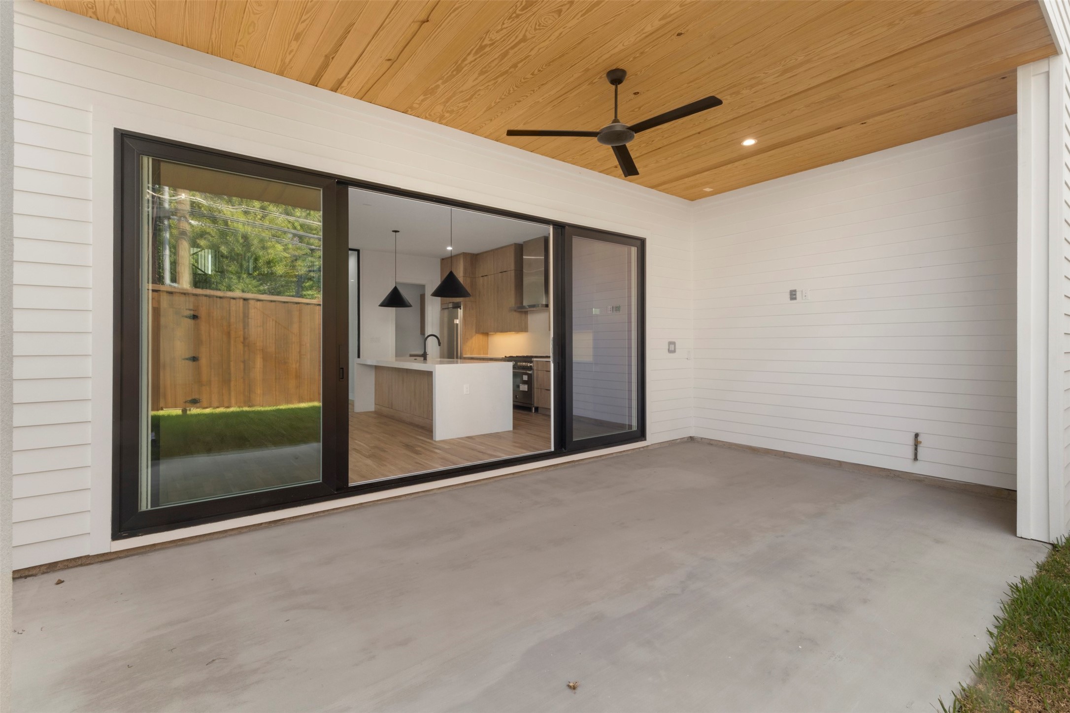 5611 Ellsworth Avenue 102