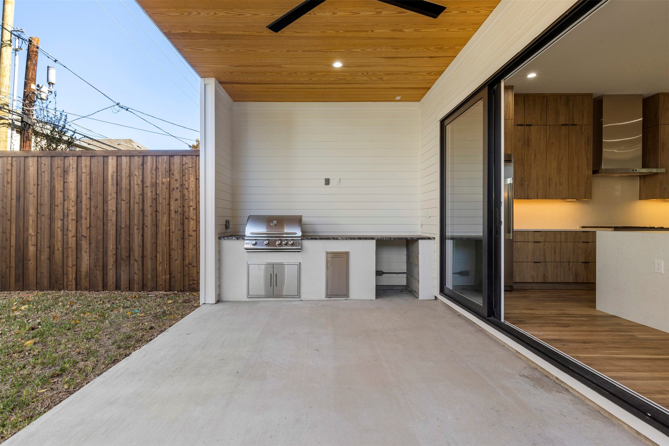 5611 Ellsworth Avenue 101