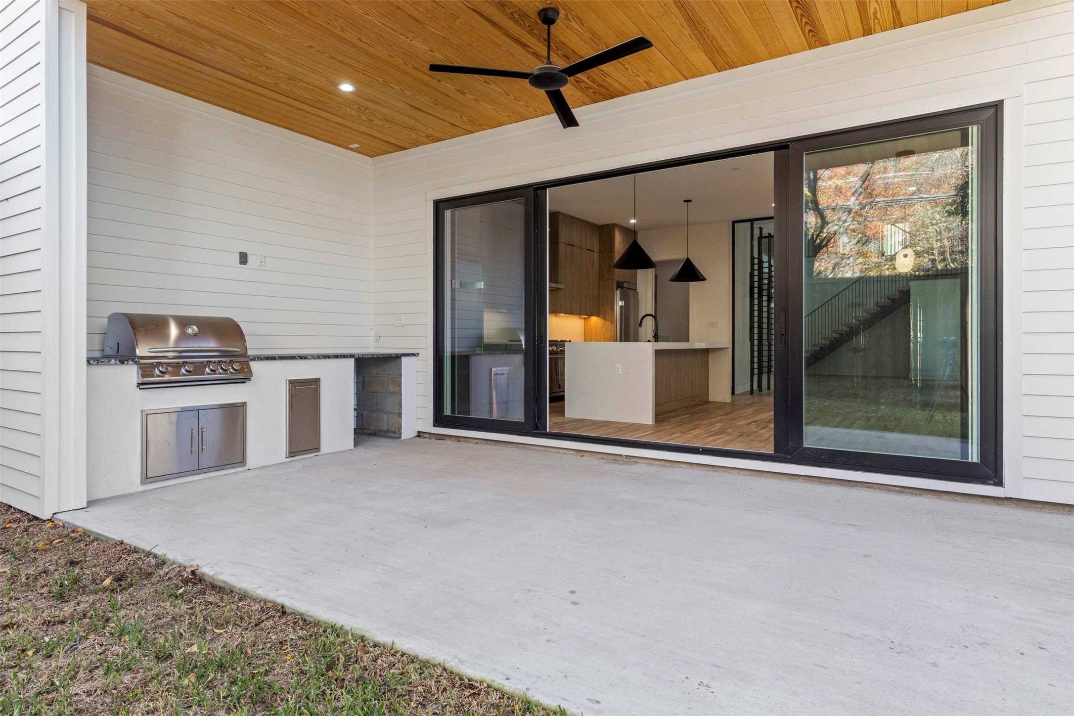 5611 Ellsworth Avenue 101