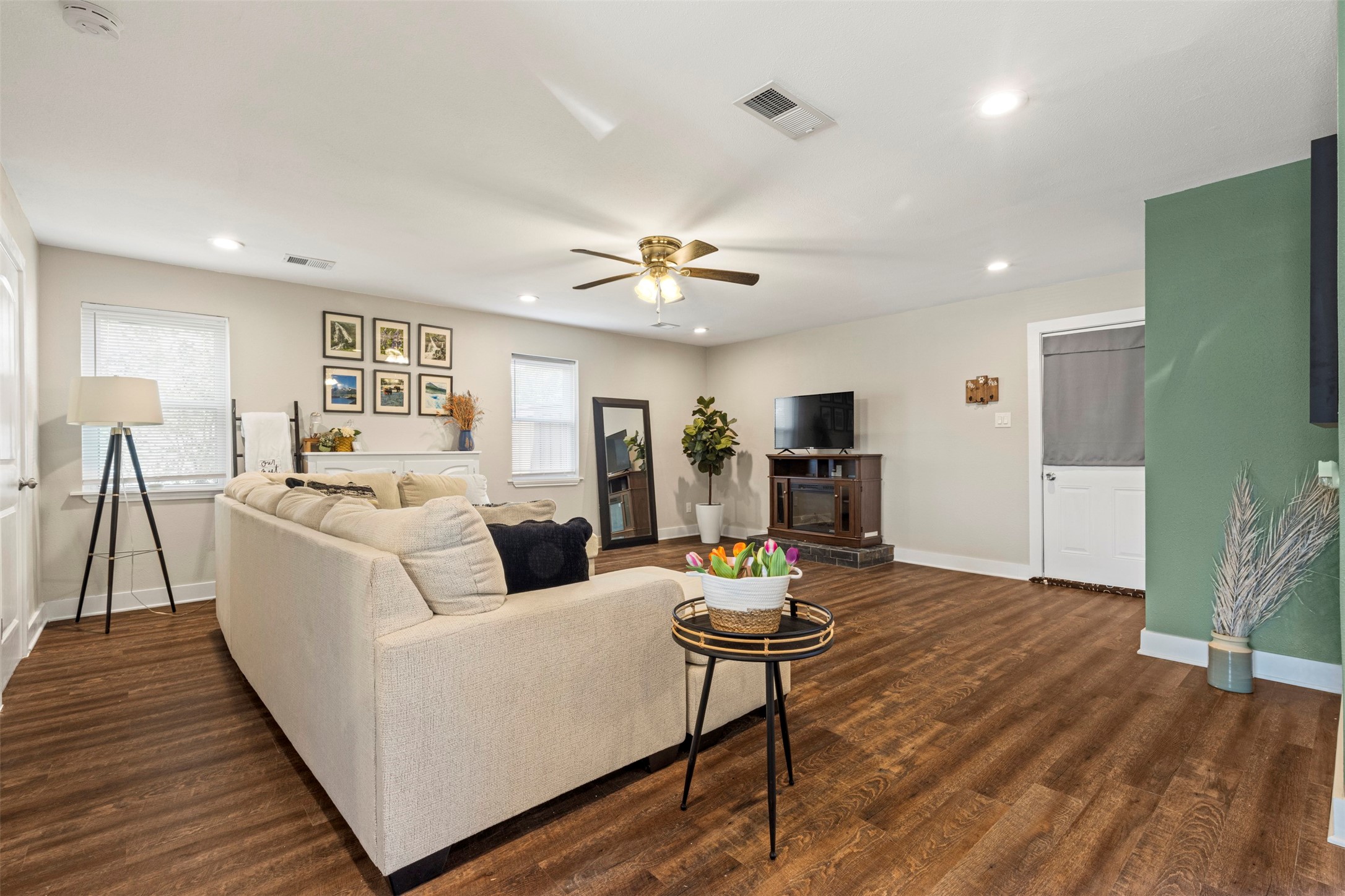 2425 Larchmont Drive