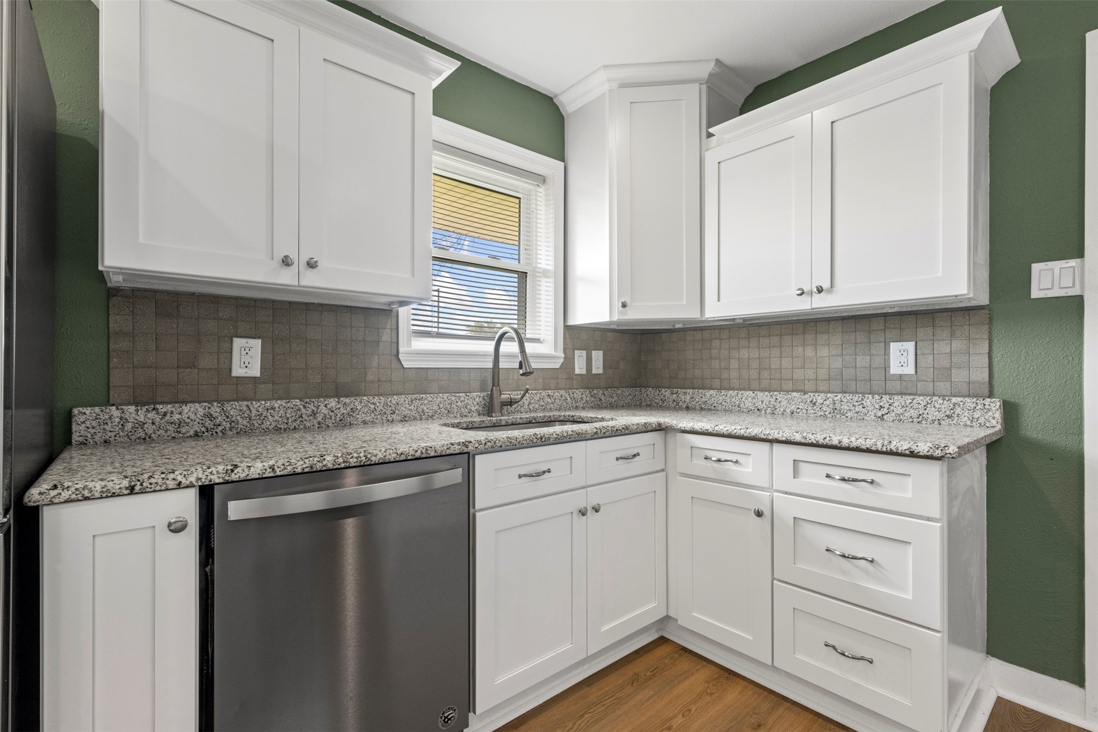 2425 Larchmont Drive