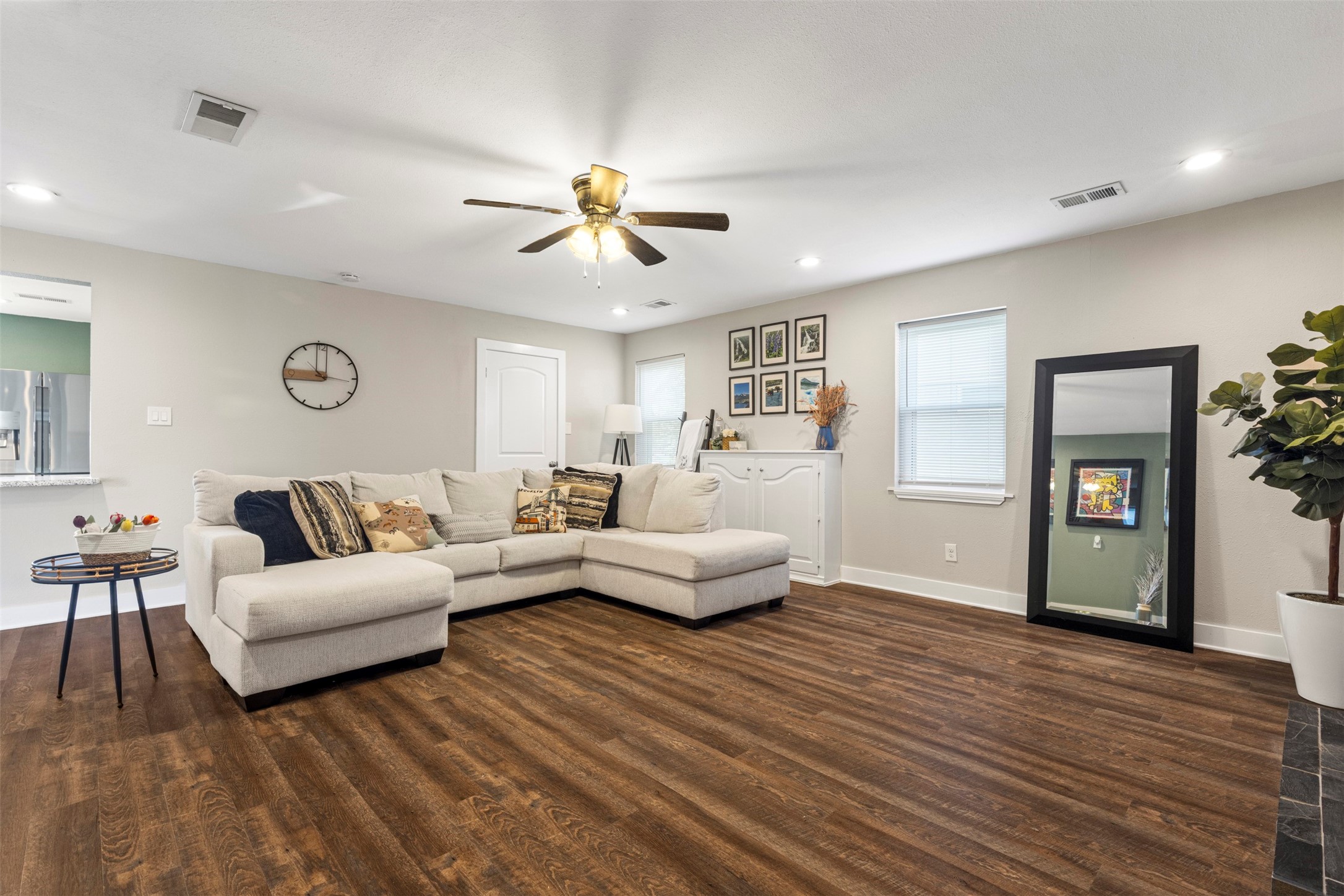 2425 Larchmont Drive