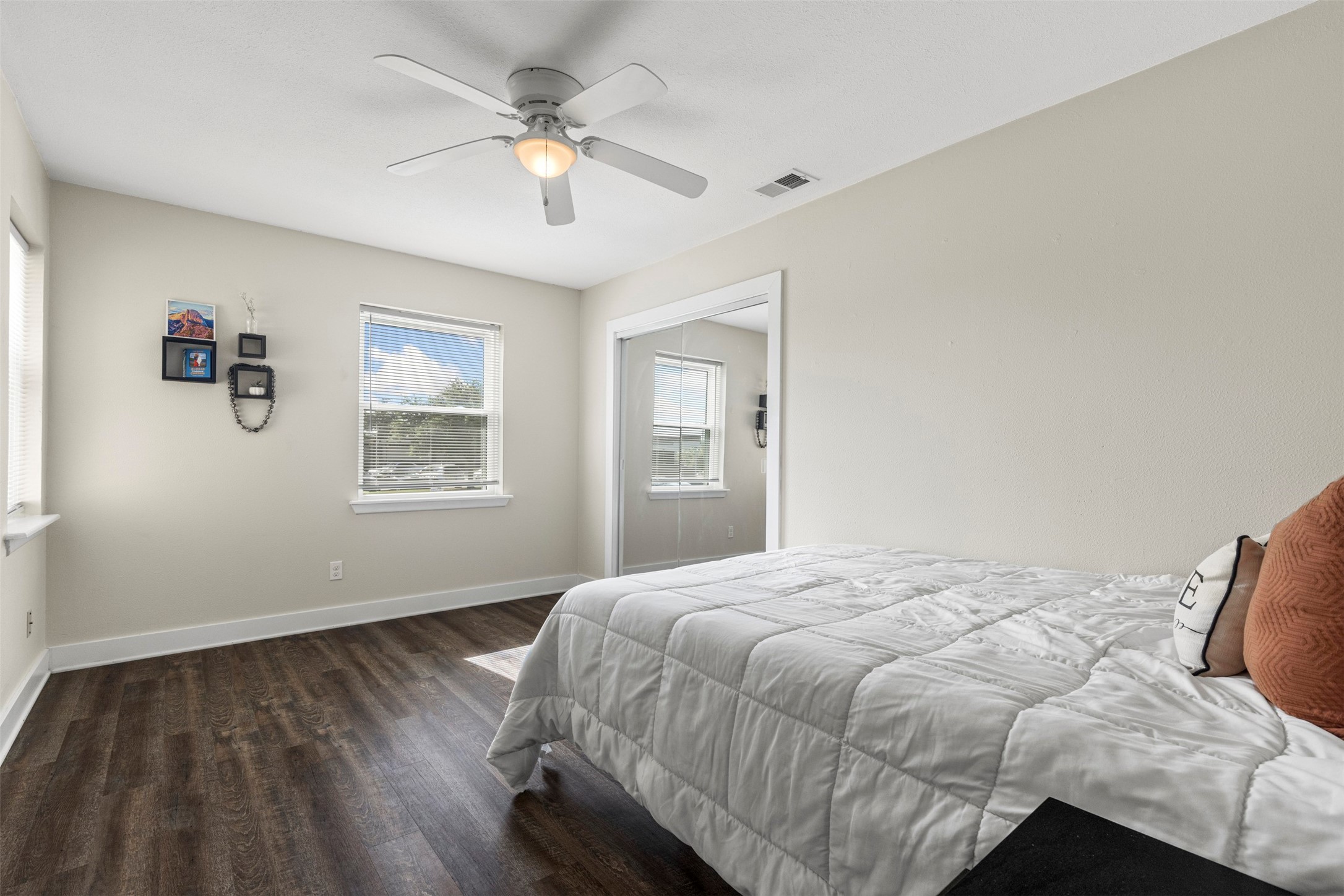 2425 Larchmont Drive