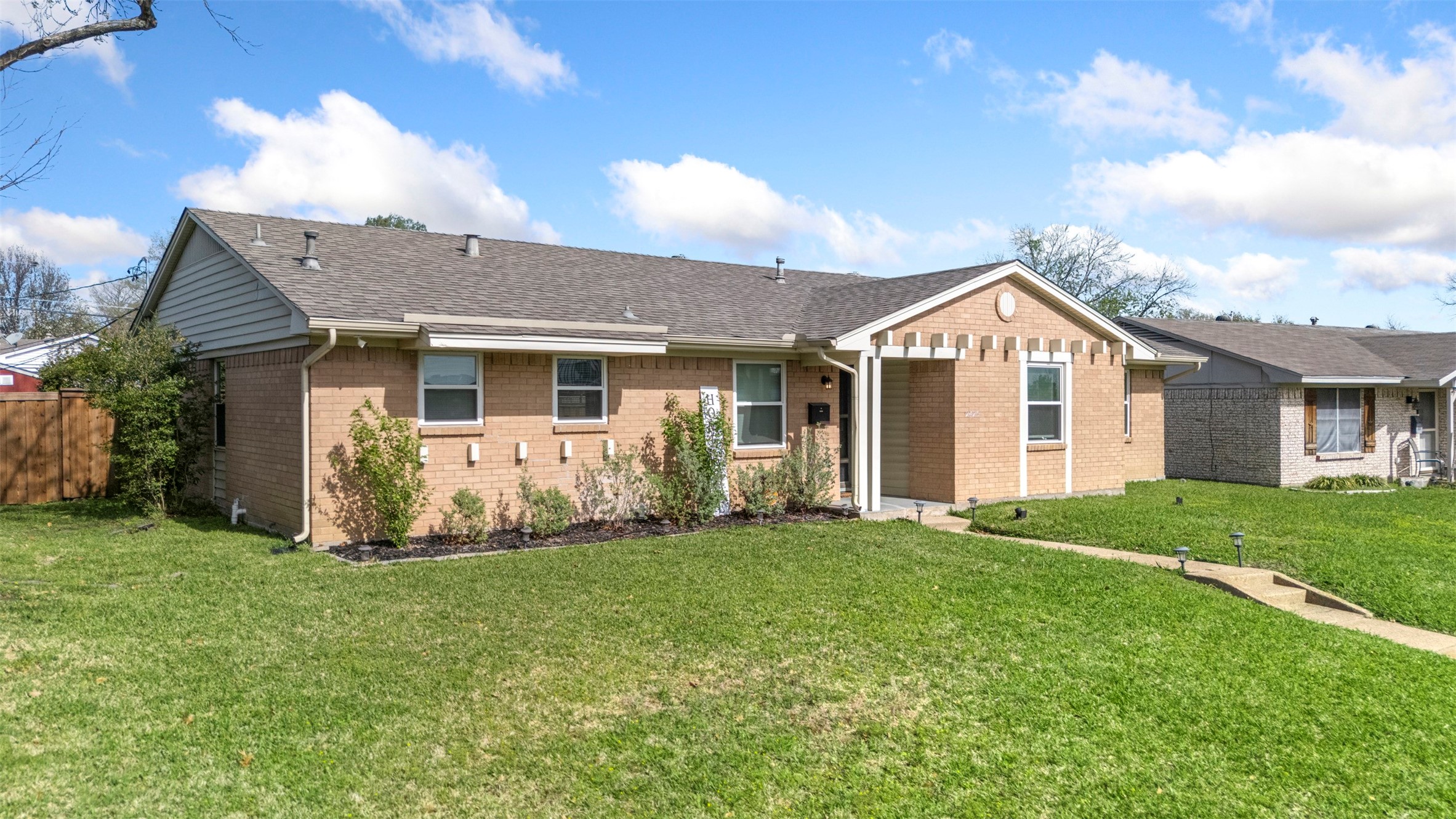 2425 Larchmont Drive