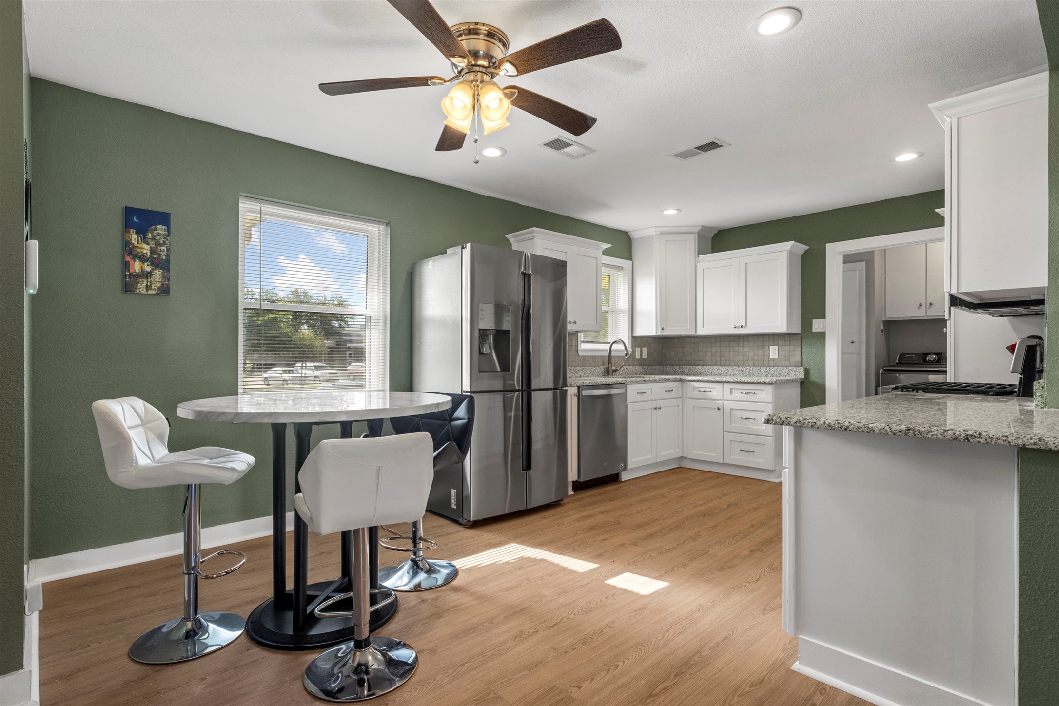 2425 Larchmont Drive