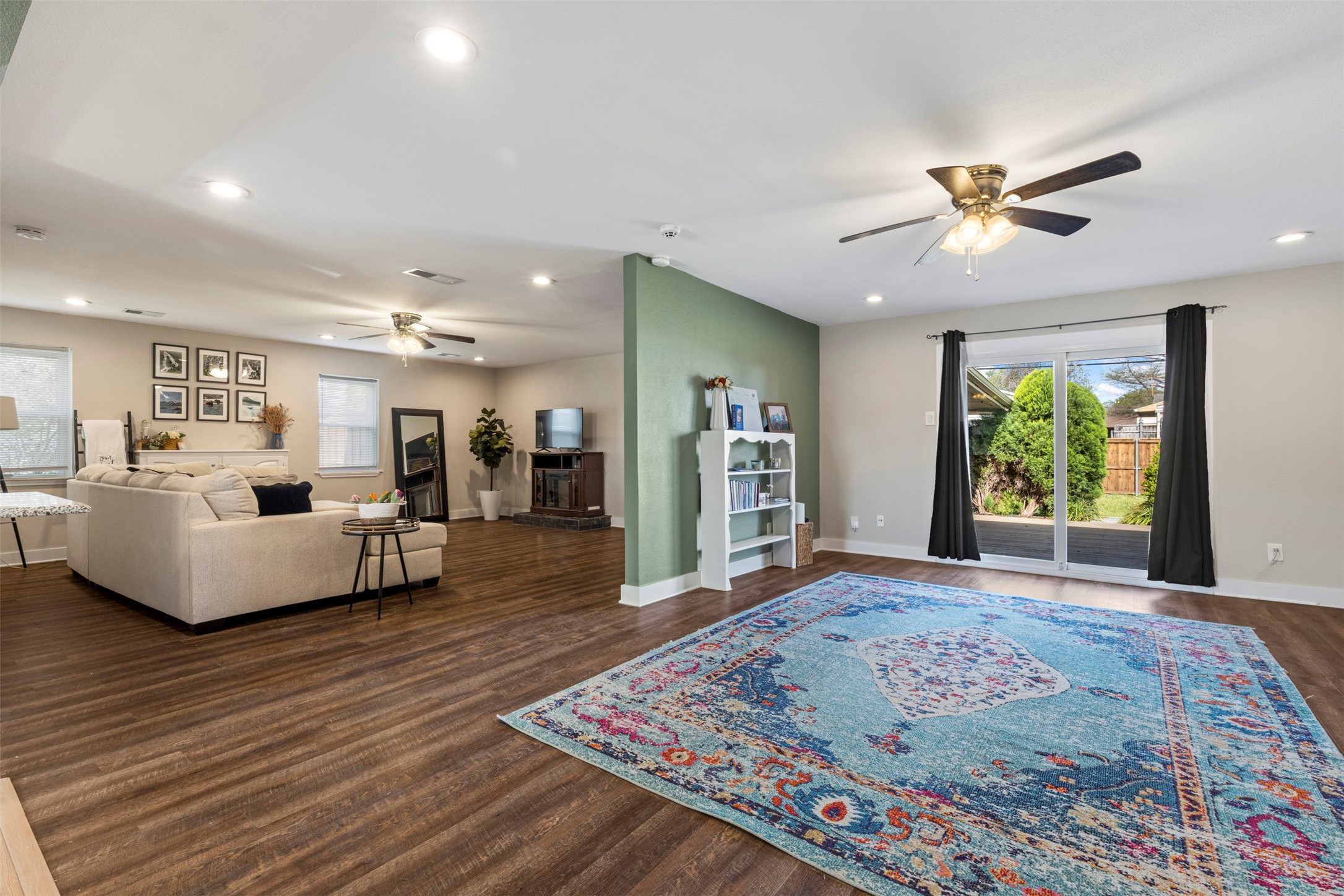 2425 Larchmont Drive