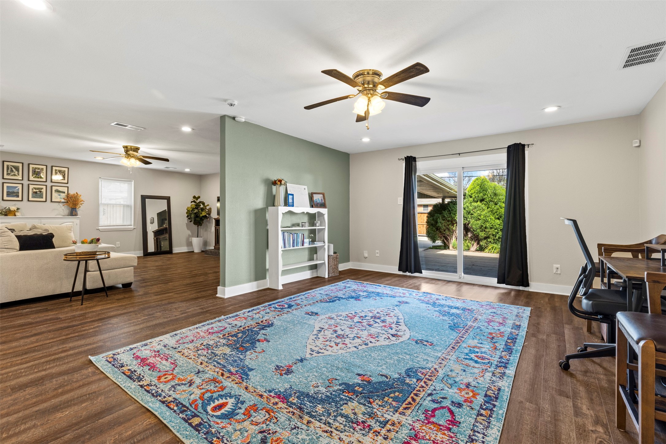 2425 Larchmont Drive