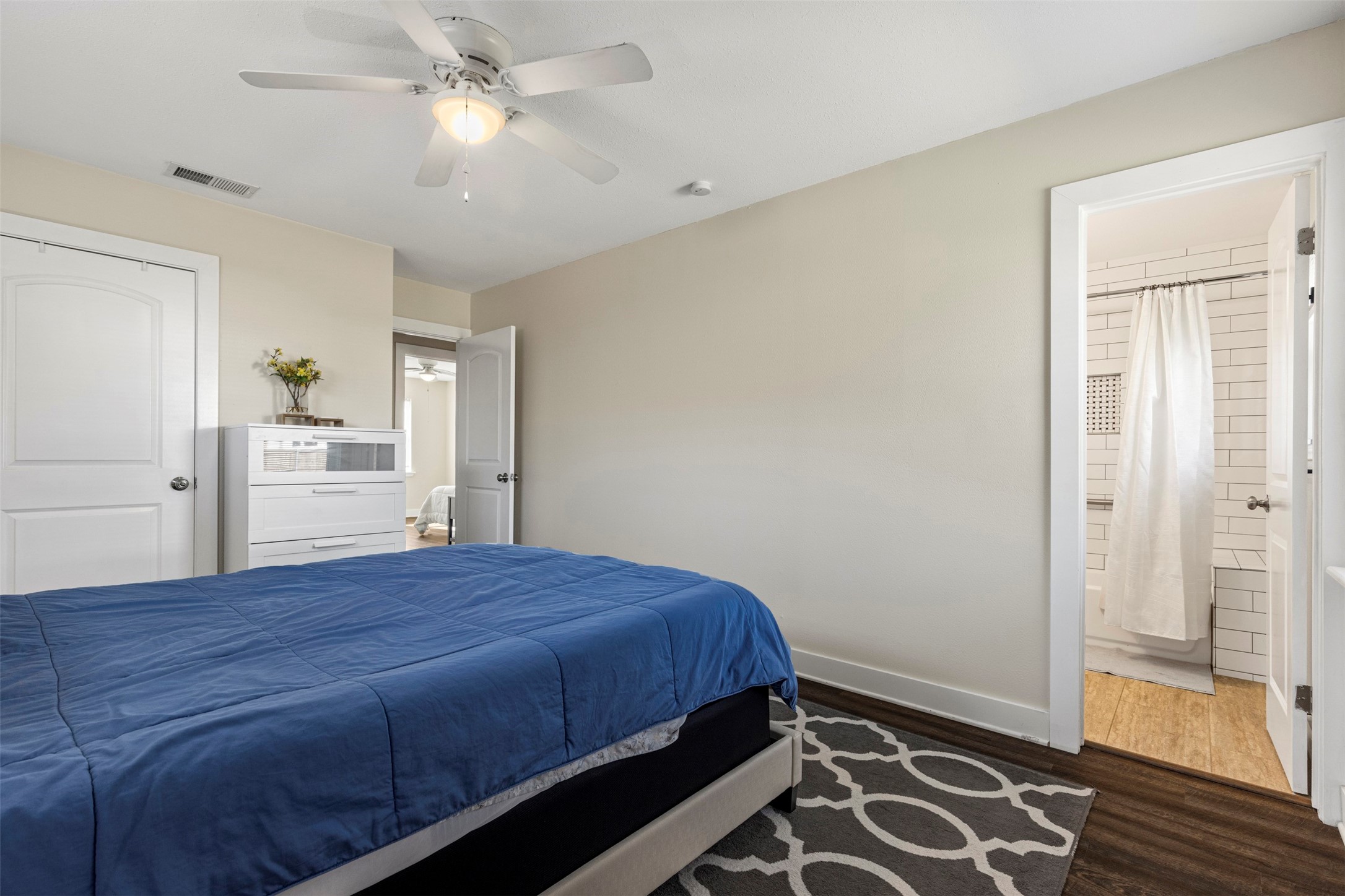 2425 Larchmont Drive