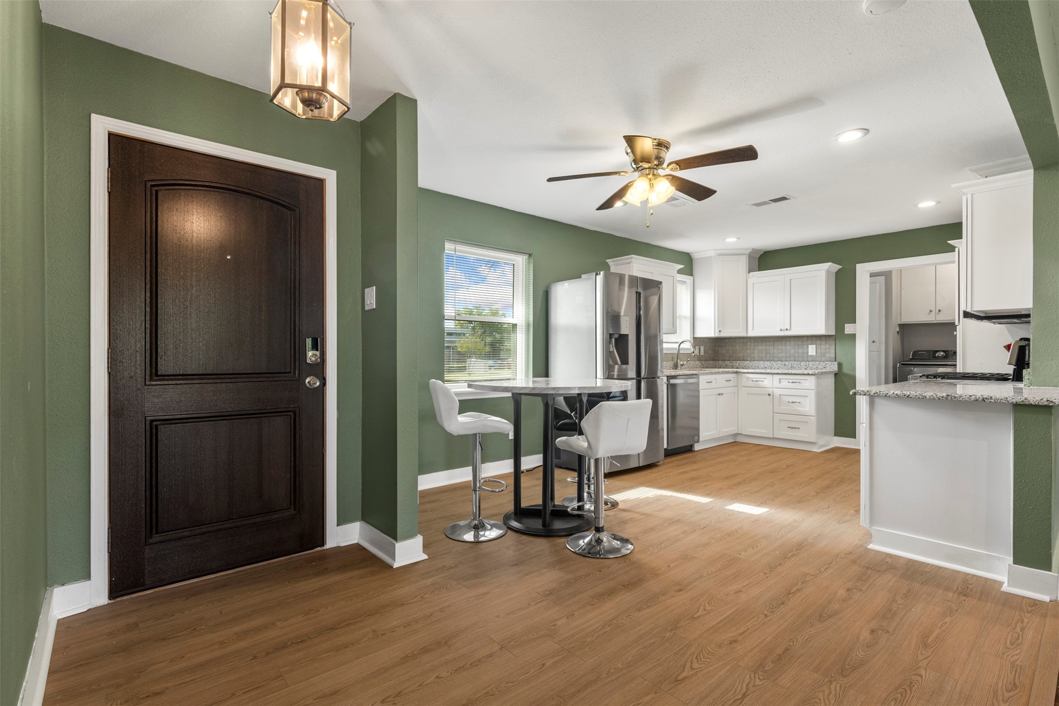 2425 Larchmont Drive