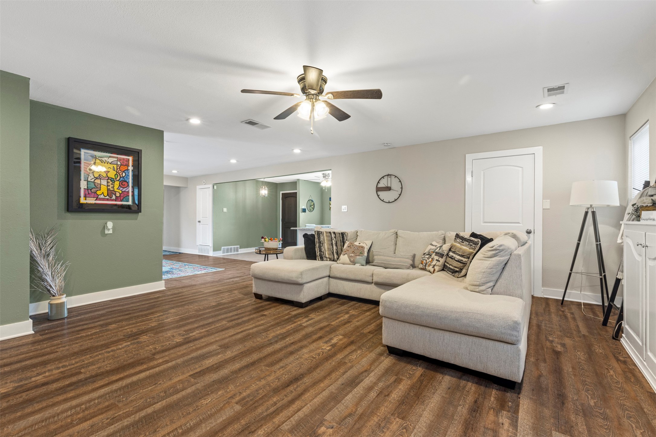 2425 Larchmont Drive