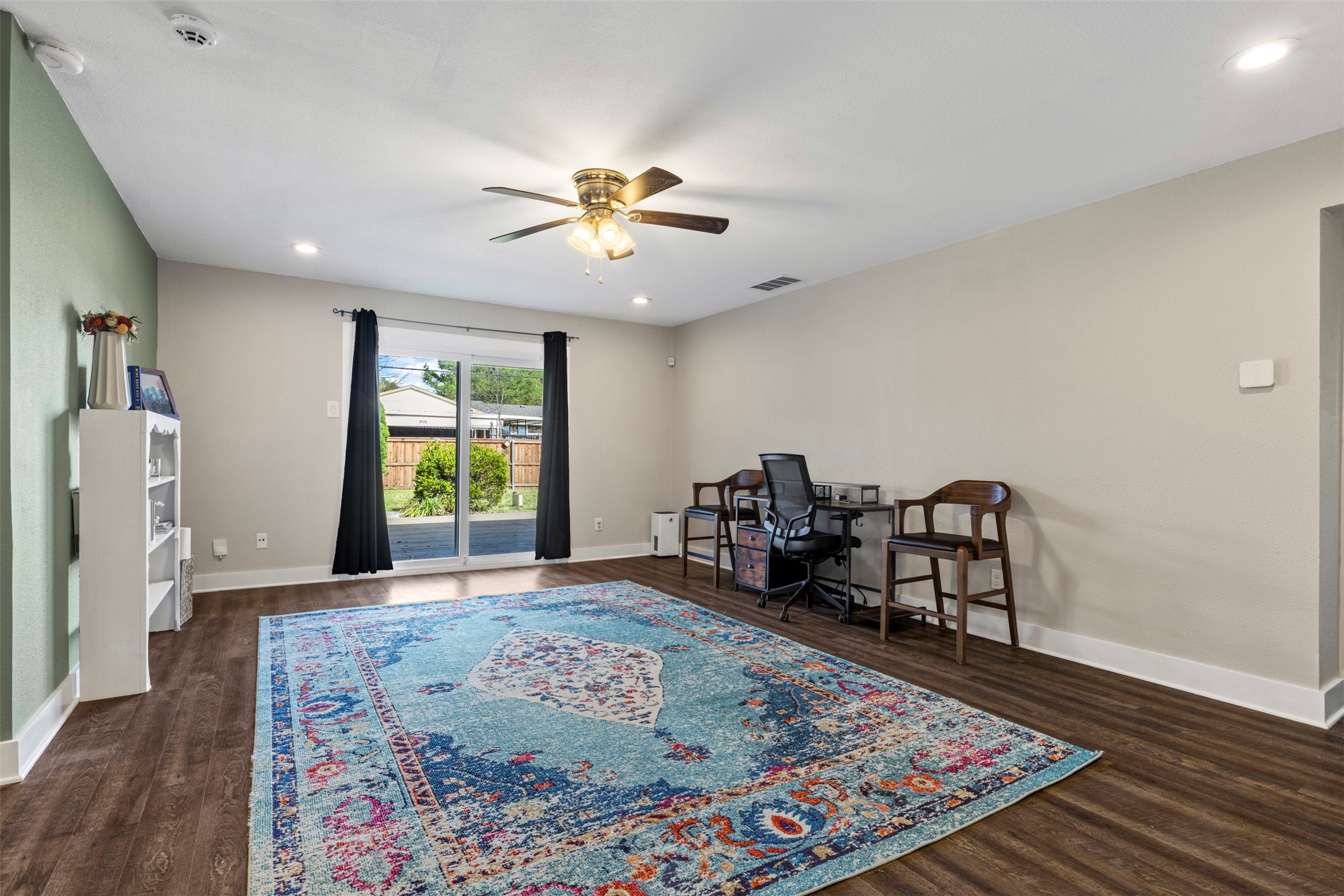 2425 Larchmont Drive