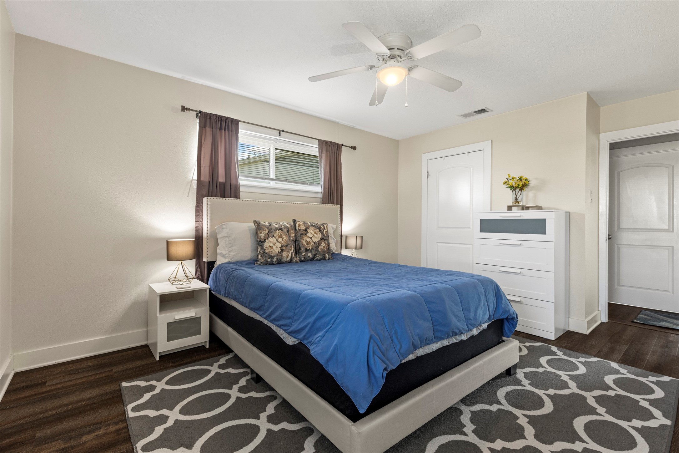 2425 Larchmont Drive