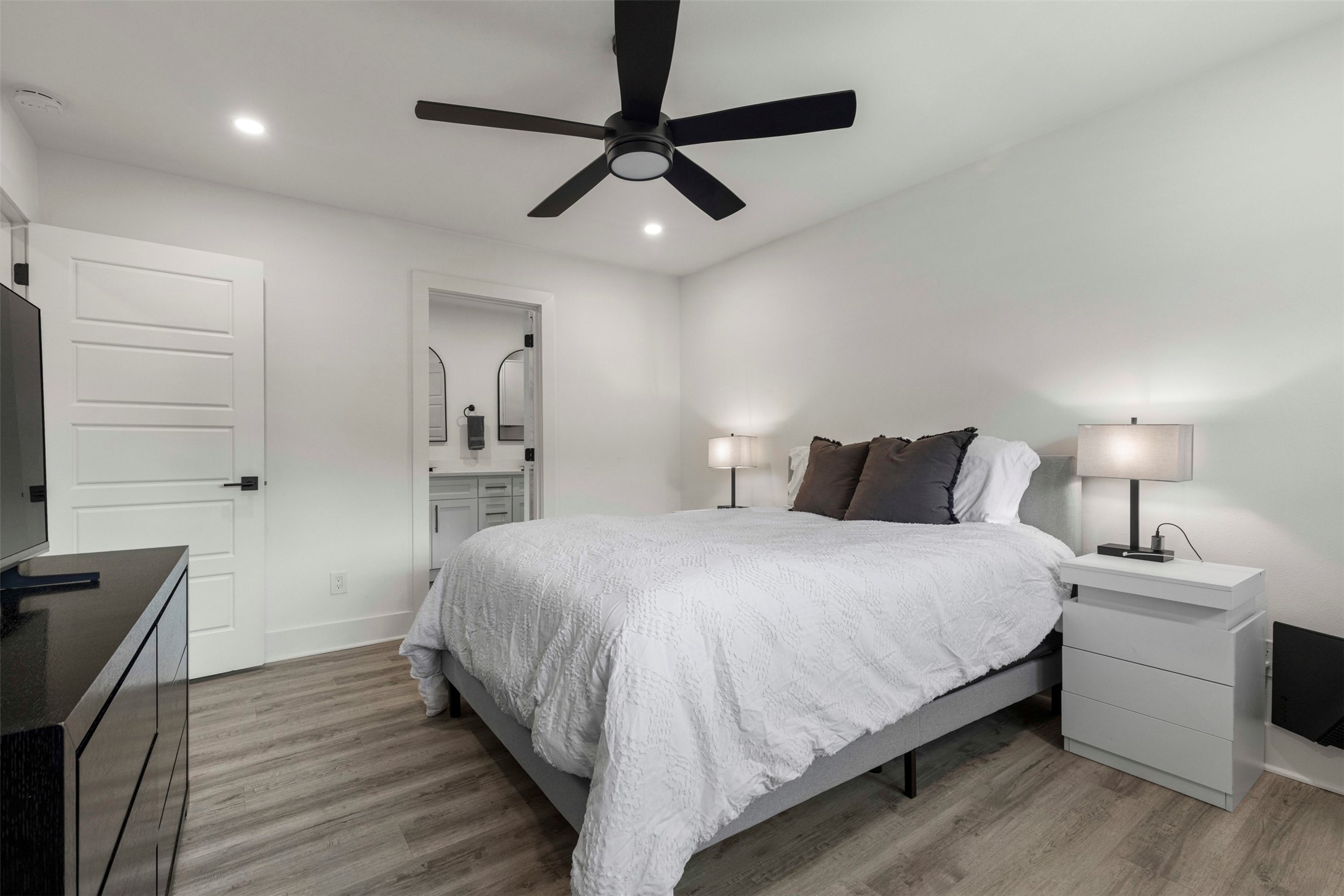 6626 Harvest Glen Drive