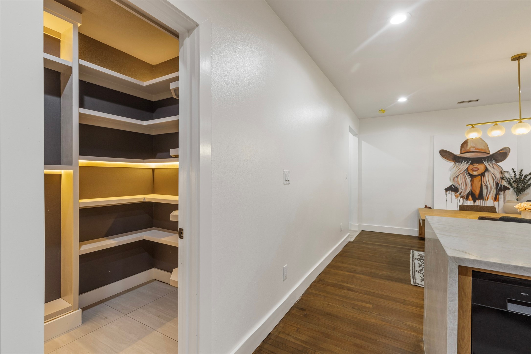 422 S Montreal Avenue
