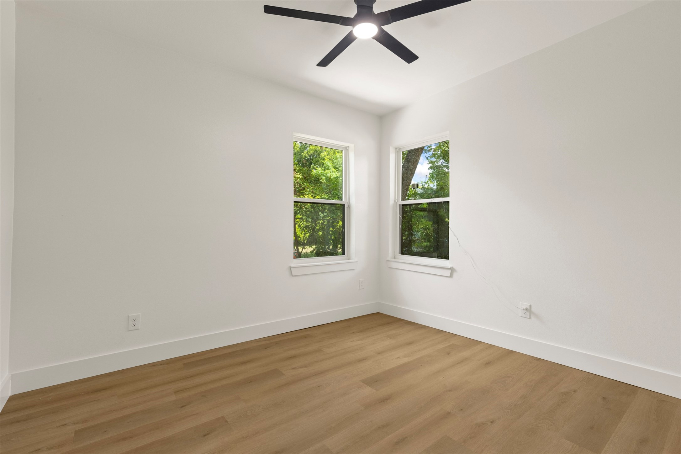 422 S Montreal Avenue
