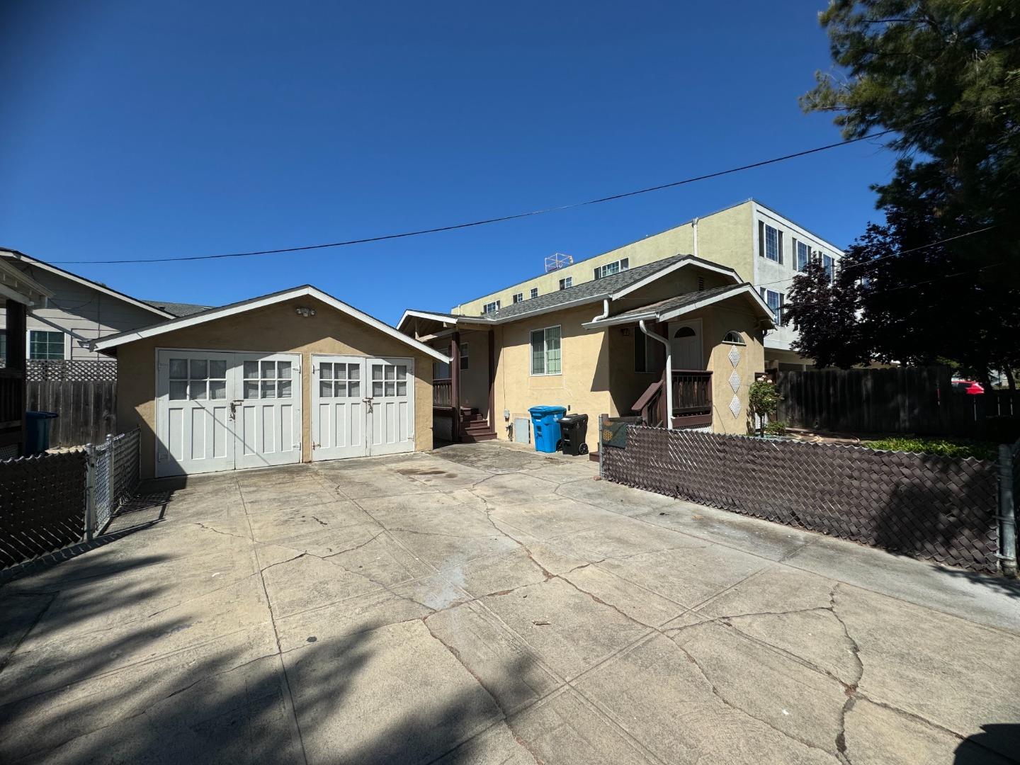 1103&1107 Warren ST