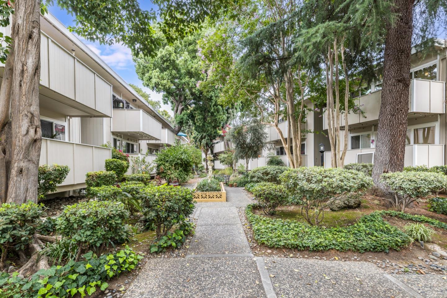 1898 Meridian AVE 7