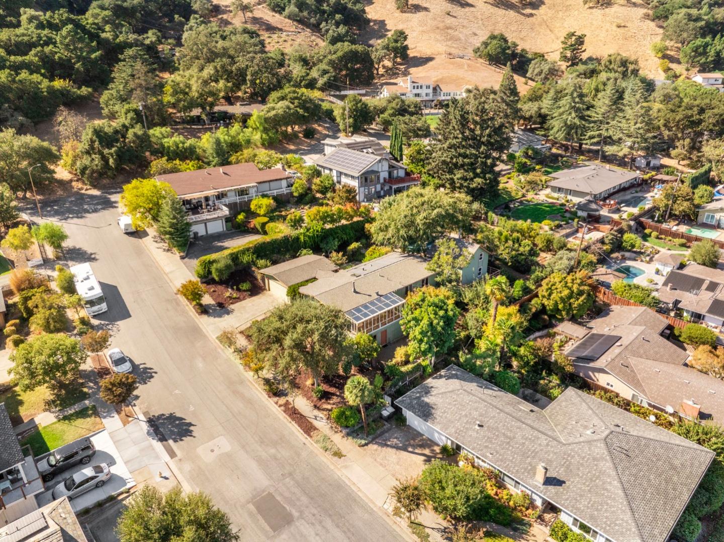 875 Claremont DR