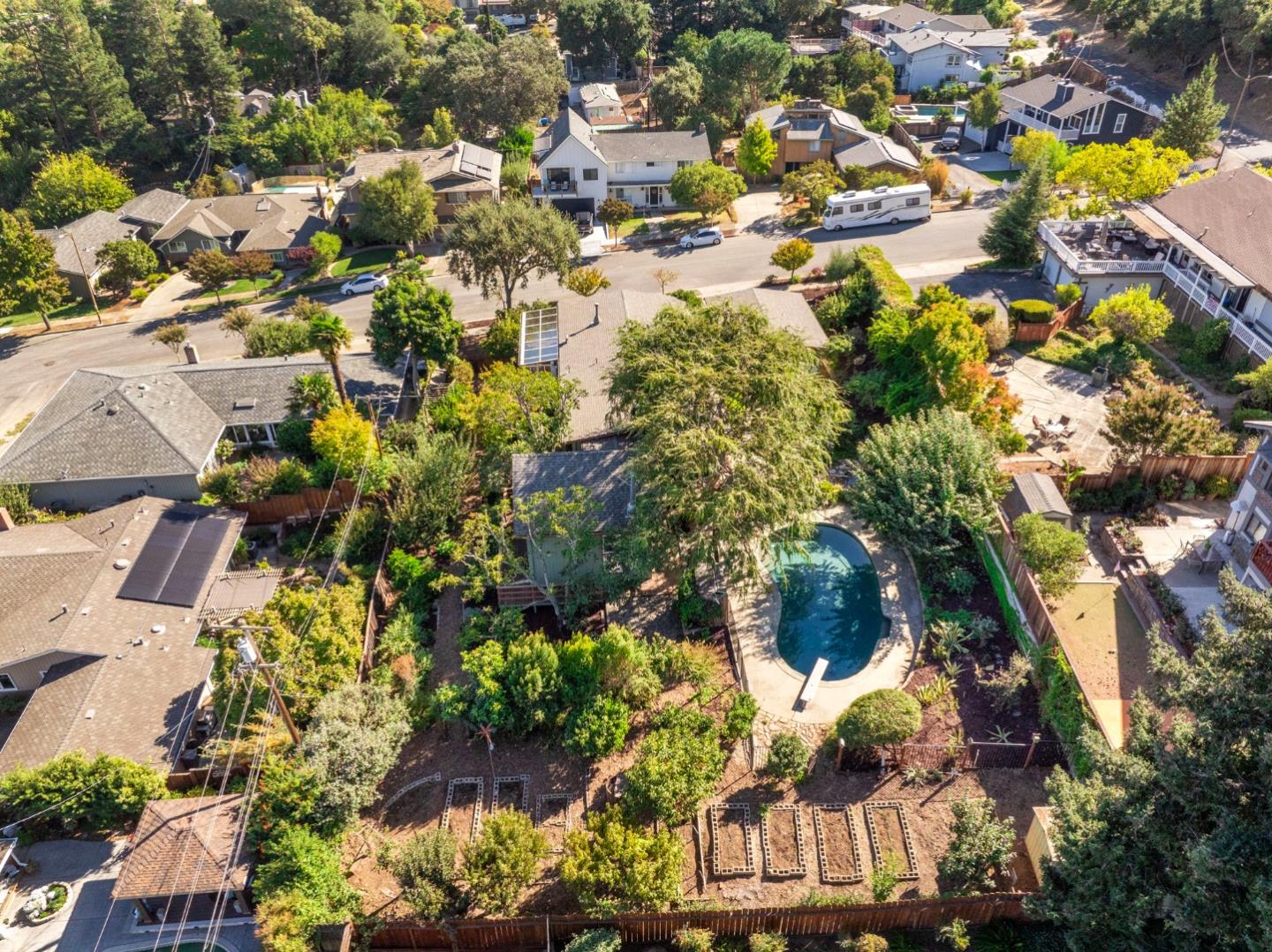 875 Claremont DR