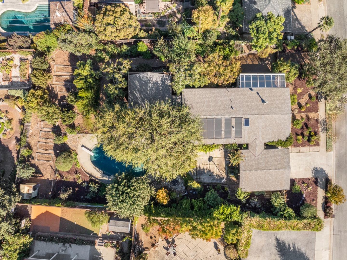 875 Claremont DR