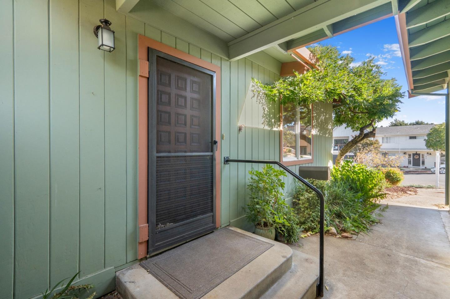 875 Claremont DR