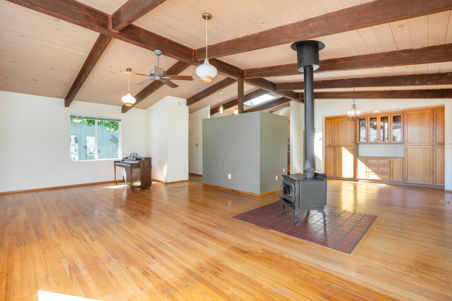 875 Claremont DR