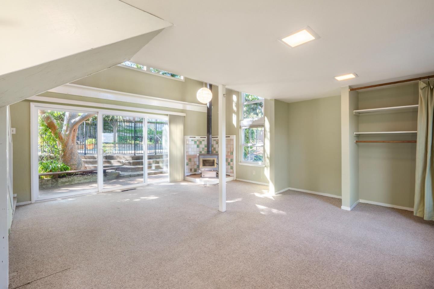 875 Claremont DR