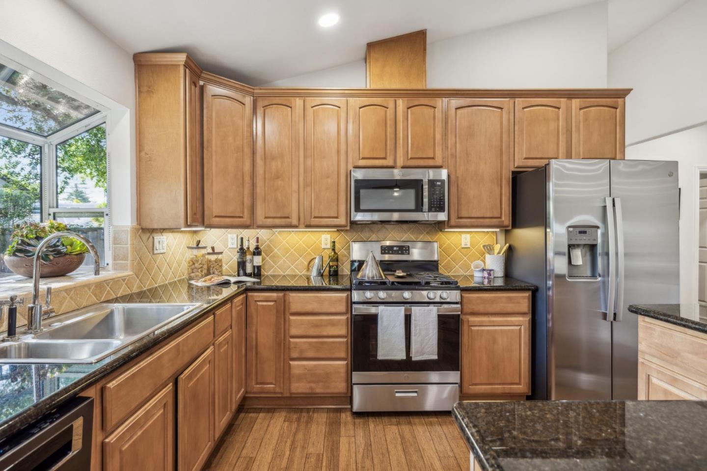 2031 Farndon AVE
