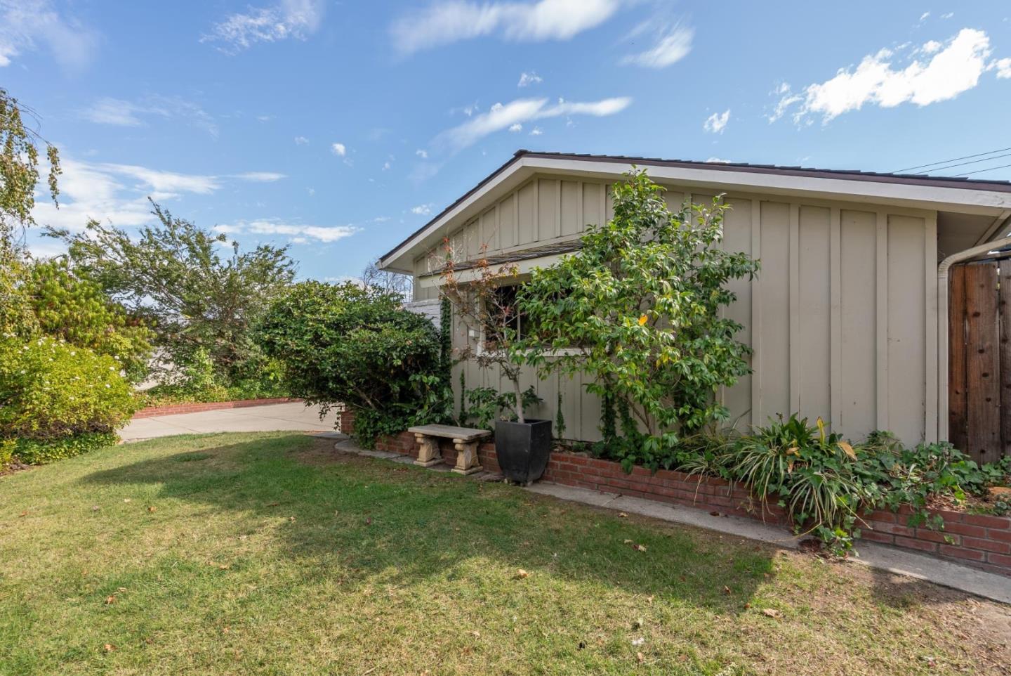 4626 Moorpark Avenue