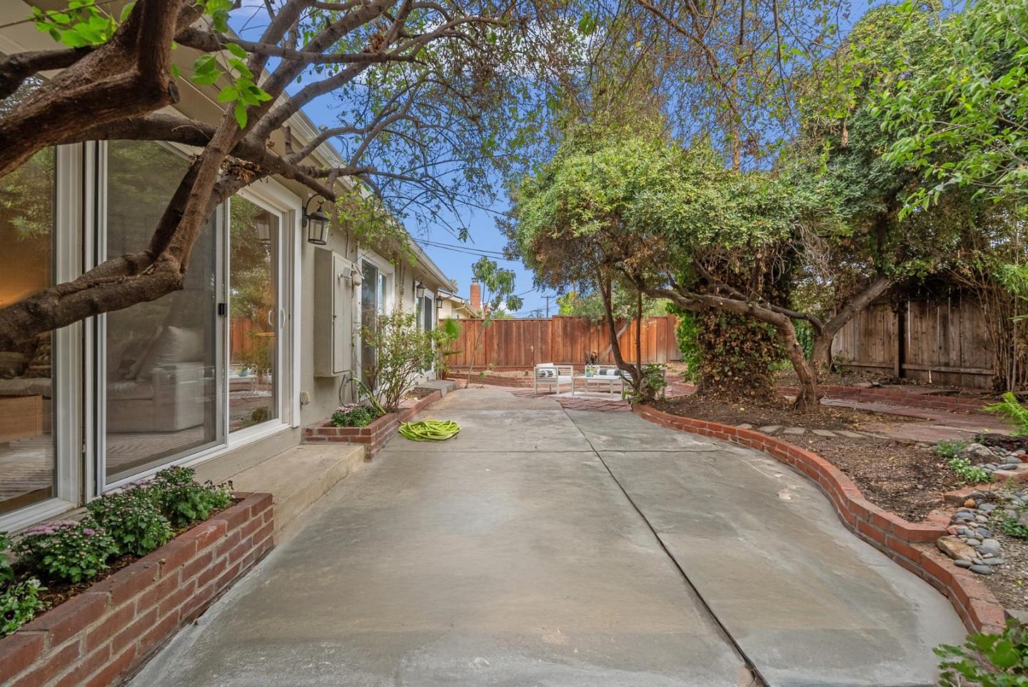 4626 Moorpark Avenue