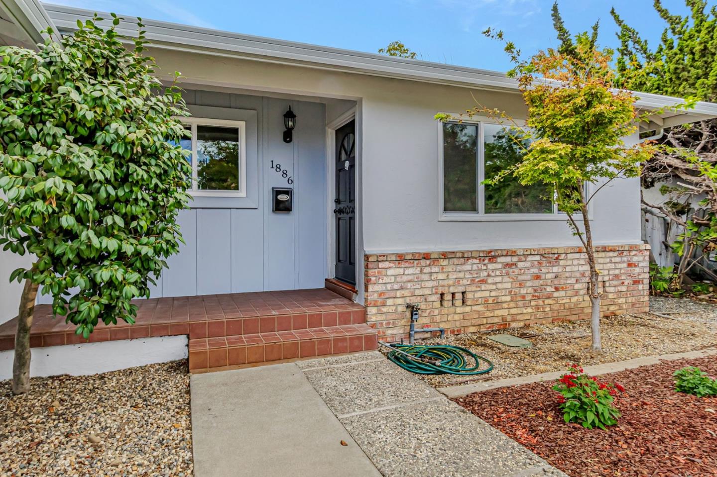 1886 Bernice Way