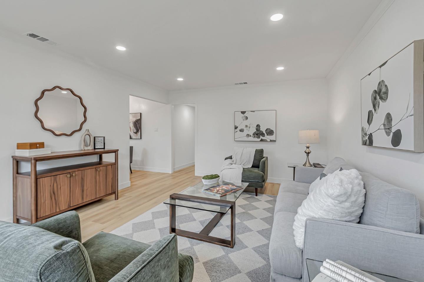 1886 Bernice Way