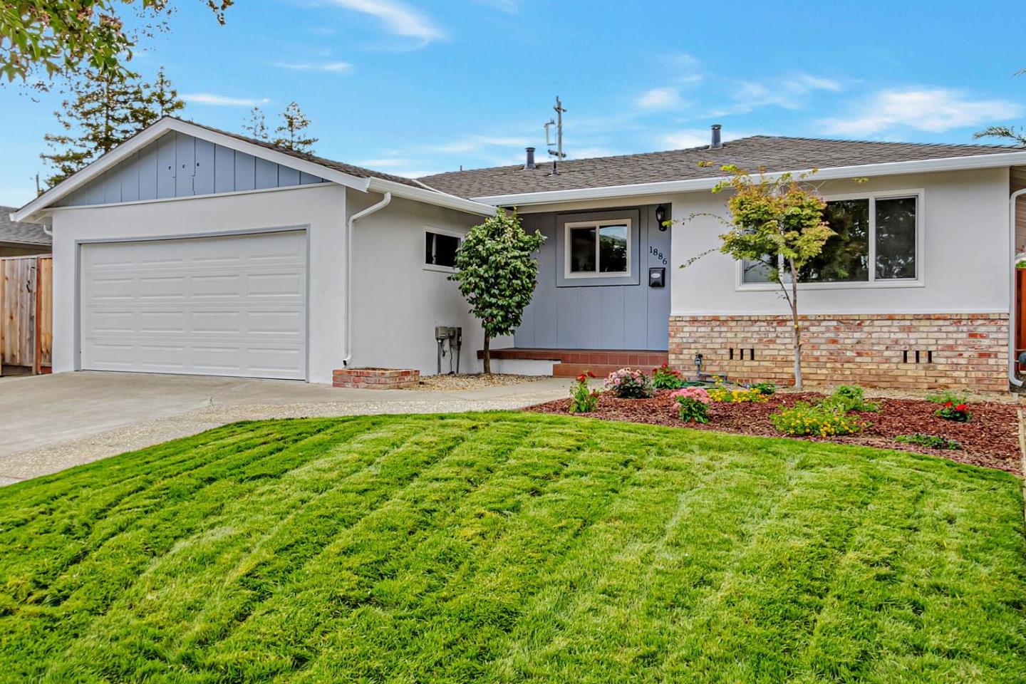 1886 Bernice Way